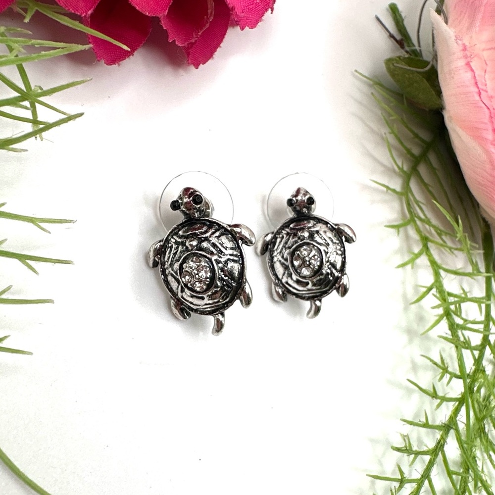 NEW⚜️Silver Turtle Crystal Pavé Earrings